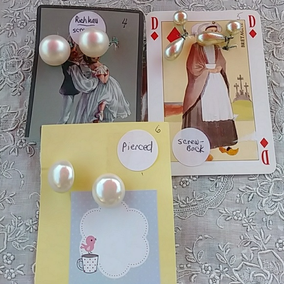 6 PAIRS OF VINTAGE FAUX PEARL EARRINGS - Picture 3 of 4